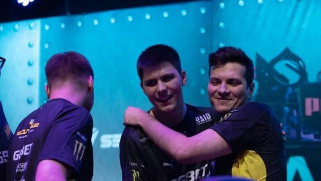 勒在温网面 勒在温网面